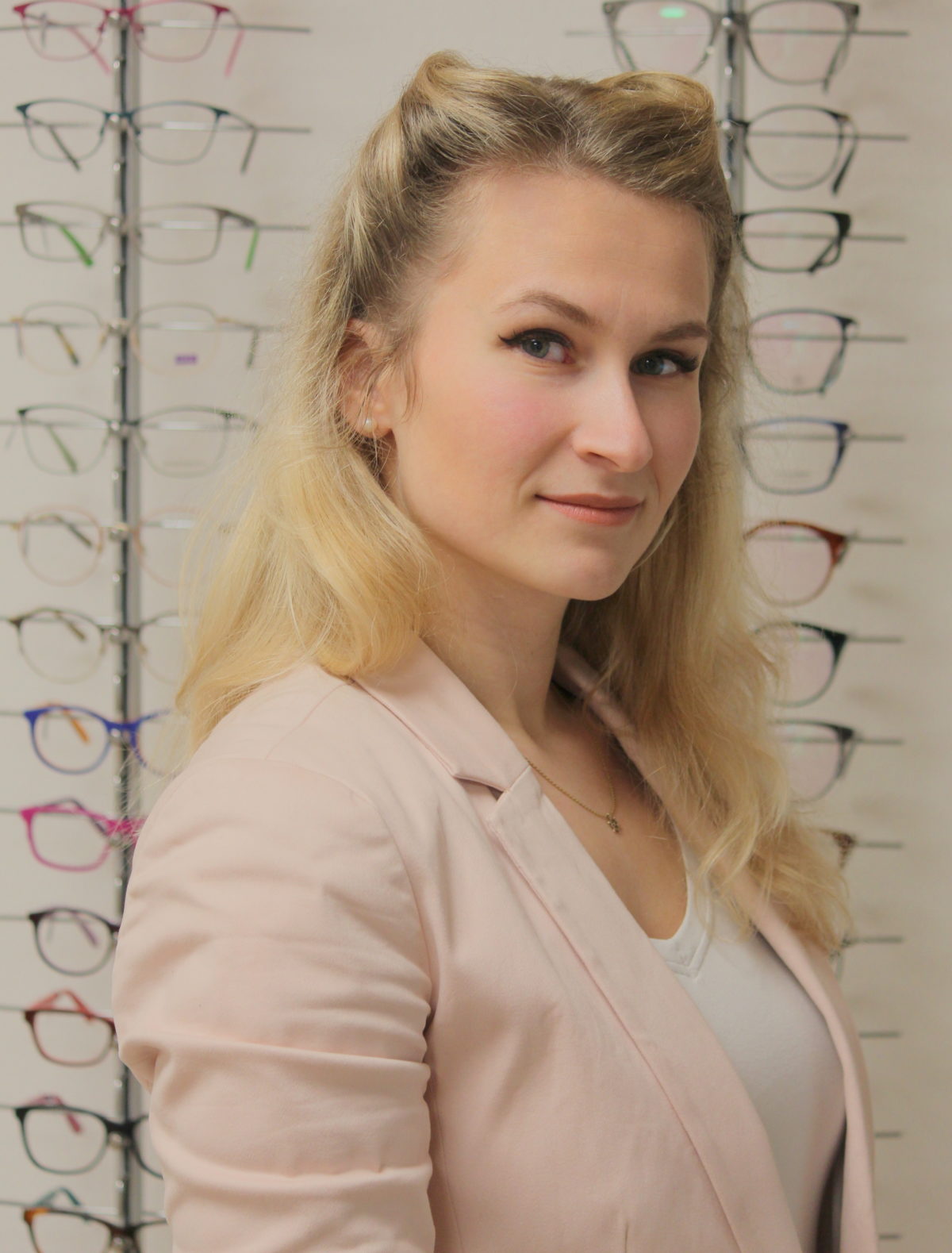 Eyes + More - Optiker Moers Home - Blickkontakt-Schauer